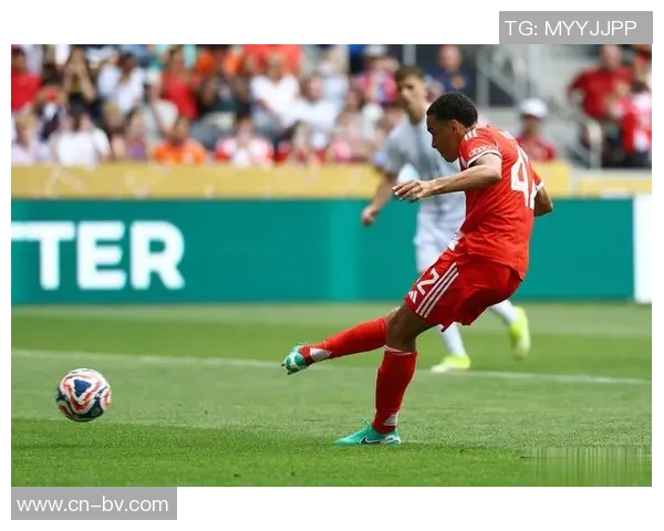 拜仁客战法兰克福海报发布奥利塞带球冲锋全力争胜