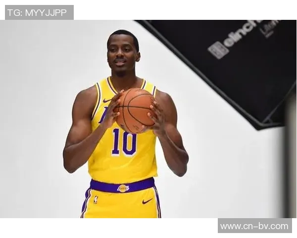 湖人训练营亮点频现替补阵容超越主力范德比尔特健康回归助力球队