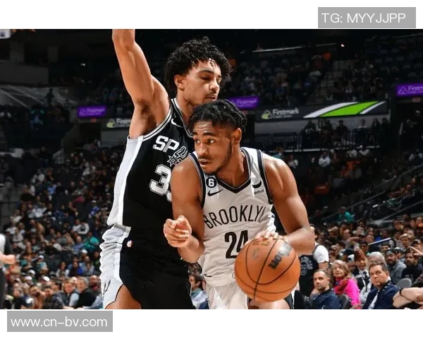 篮网官方宣布卡梅隆托马斯因腿筋紧张提前退赛将不再回归比赛