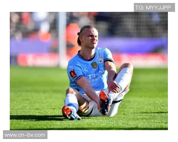 哈兰德与传奇前锋莱因克尔希勒同框合影展现神锋风采